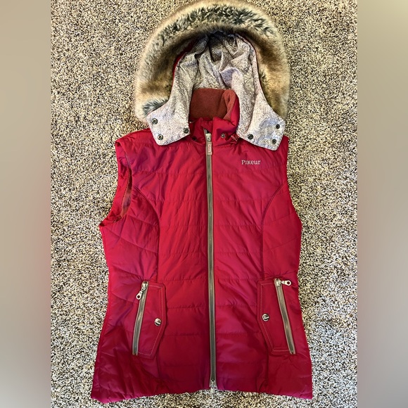 Women's Plum Puffer Vest with Faux Fur Trim - Picture 2 of 9